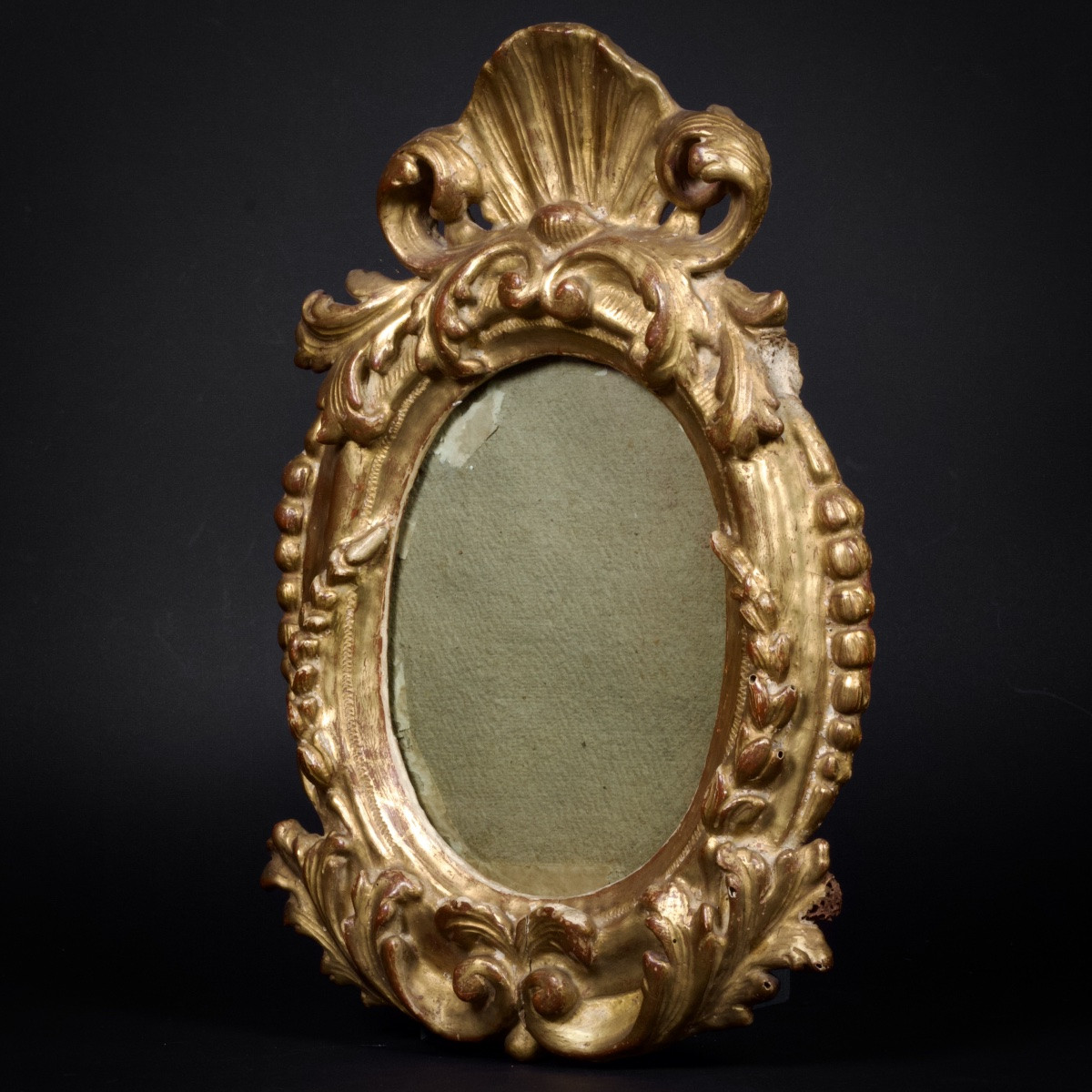 Cadre ovale en bois sculpté et doré, à feuillages, épis  et coquille, Italie ?, XVIIIe siècle-photo-2