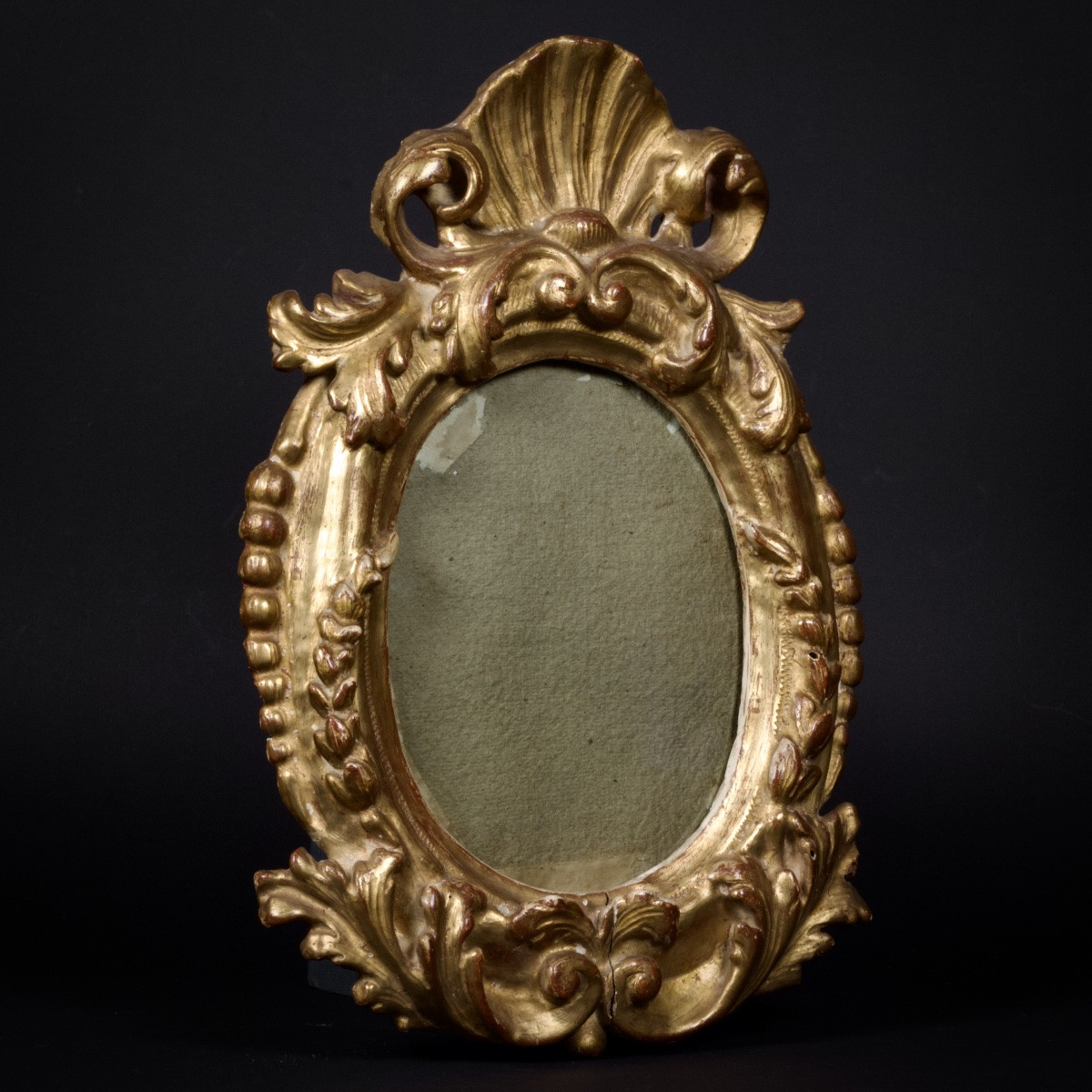 Cadre ovale en bois sculpté et doré, à feuillages, épis  et coquille, Italie ?, XVIIIe siècle-photo-3