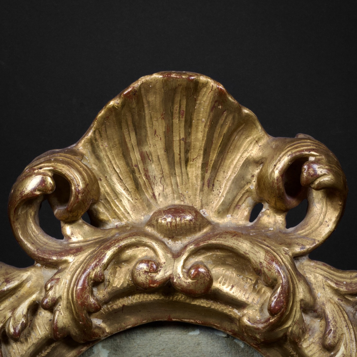 Cadre ovale en bois sculpté et doré, à feuillages, épis  et coquille, Italie ?, XVIIIe siècle-photo-4