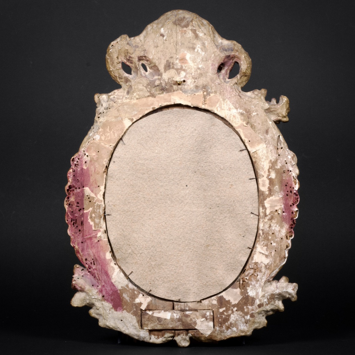 Cadre ovale en bois sculpté et doré, à feuillages, épis  et coquille, Italie ?, XVIIIe siècle-photo-1