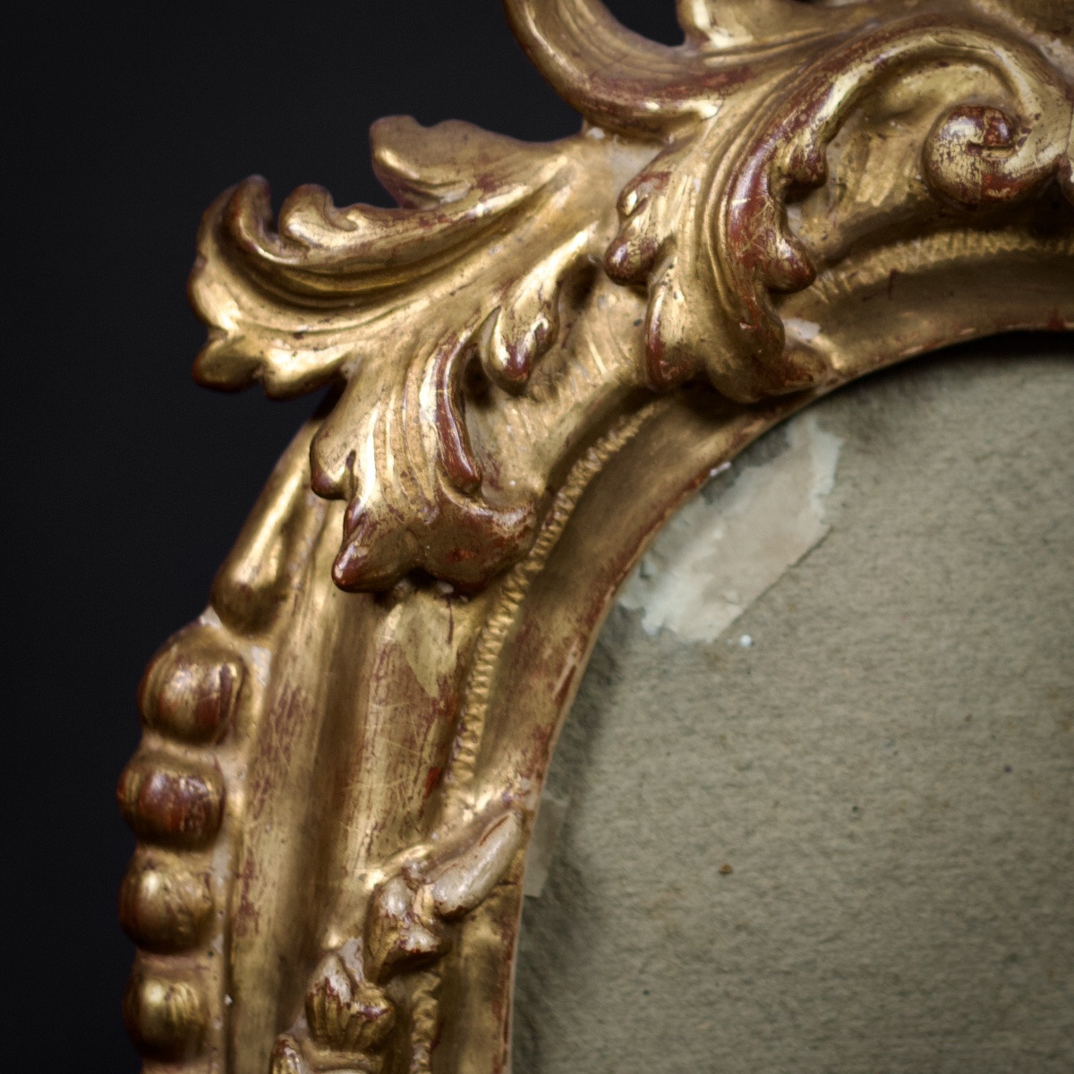 Cadre ovale en bois sculpté et doré, à feuillages, épis  et coquille, Italie ?, XVIIIe siècle-photo-2
