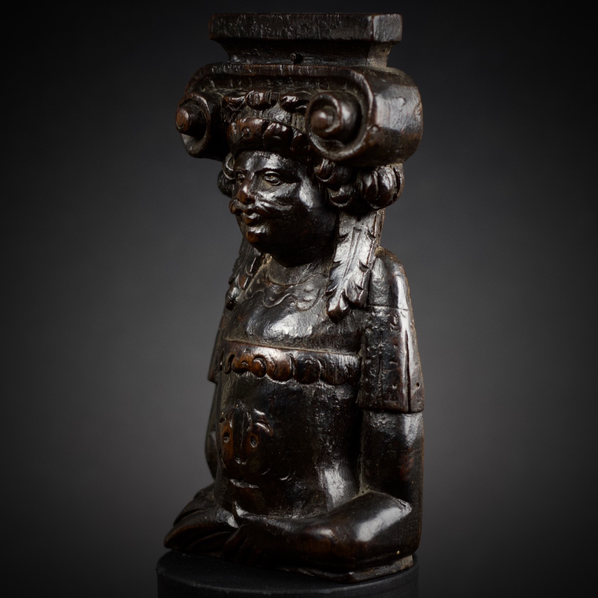 Personnification du Nouveau Monde, terme à chapiteau ionique, bois sculpté, XVIII-XIXe-photo-3