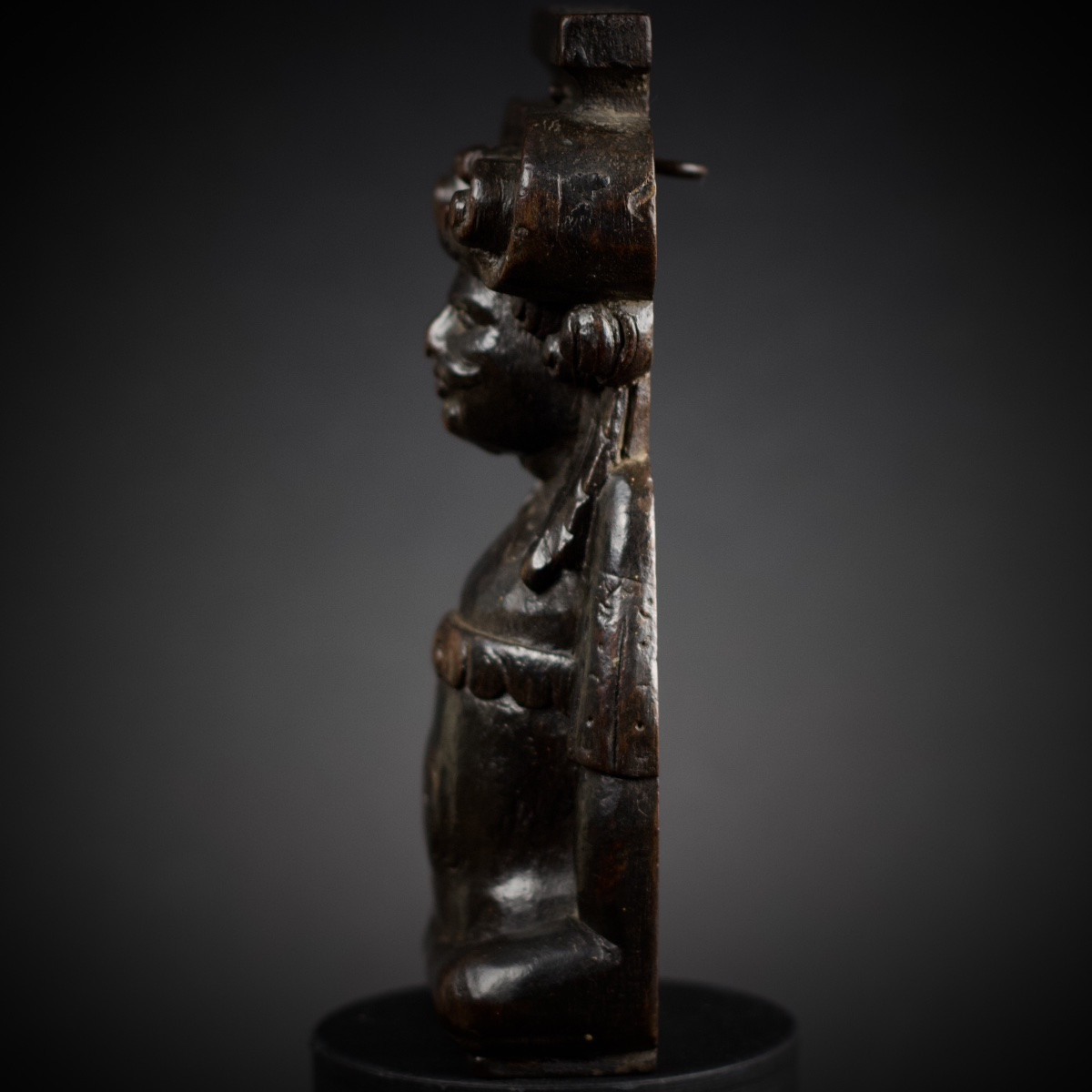 Personnification du Nouveau Monde, terme à chapiteau ionique, bois sculpté, XVIII-XIXe-photo-1