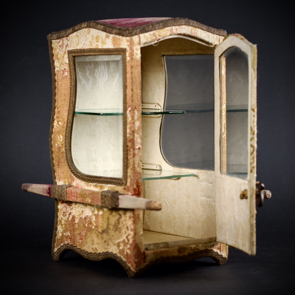Chaise à porteurs miniature formant vitrine dite chaise de Sedan, Style Louis XV,  XIXe siècle-photo-3