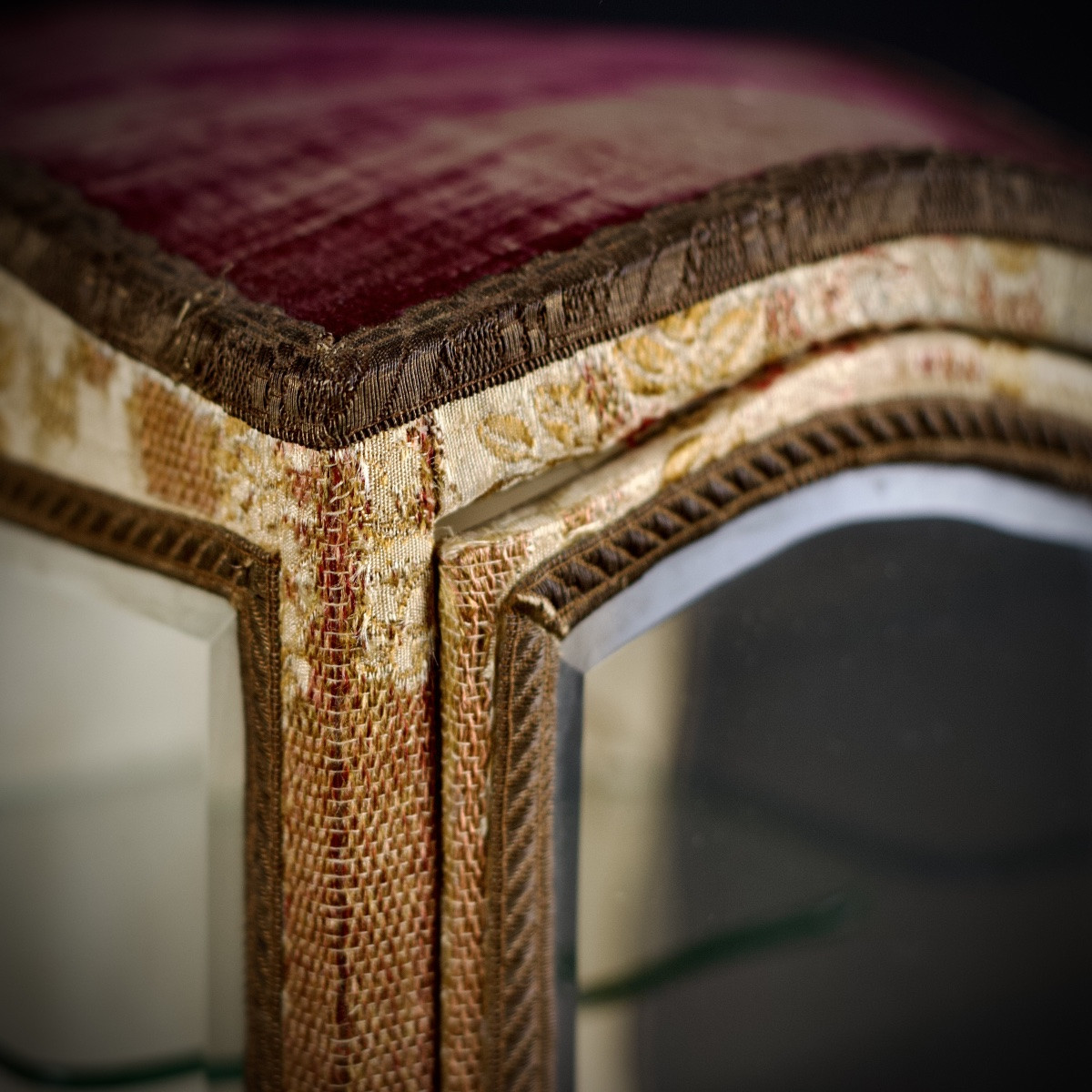 Chaise à porteurs miniature formant vitrine dite chaise de Sedan, Style Louis XV,  XIXe siècle-photo-3