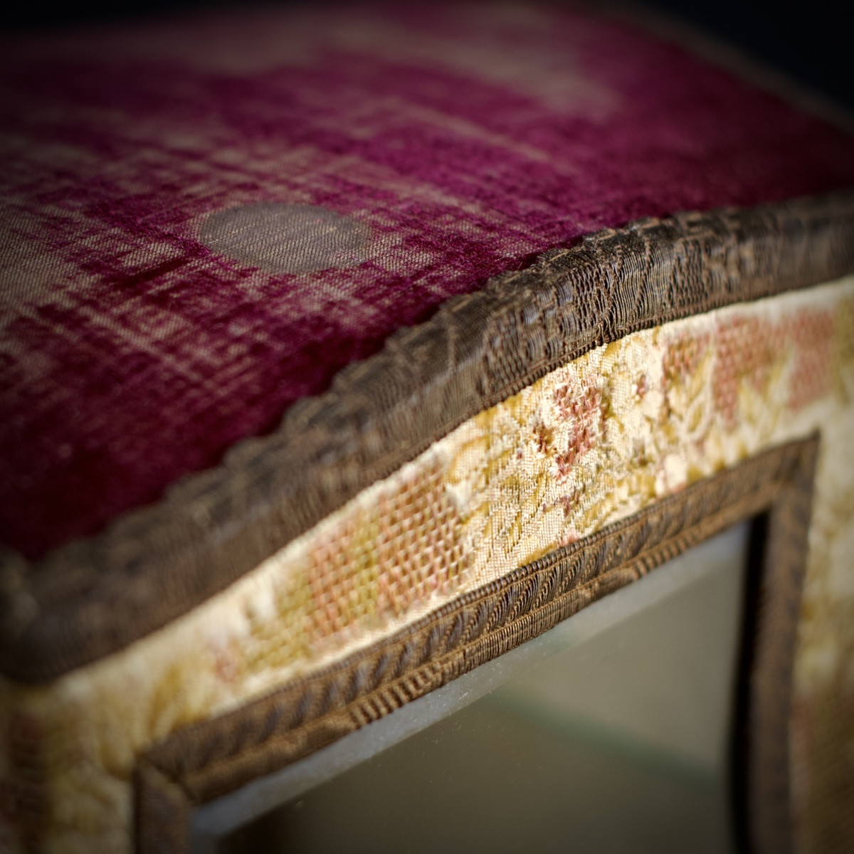Chaise à porteurs miniature formant vitrine dite chaise de Sedan, Style Louis XV,  XIXe siècle-photo-5