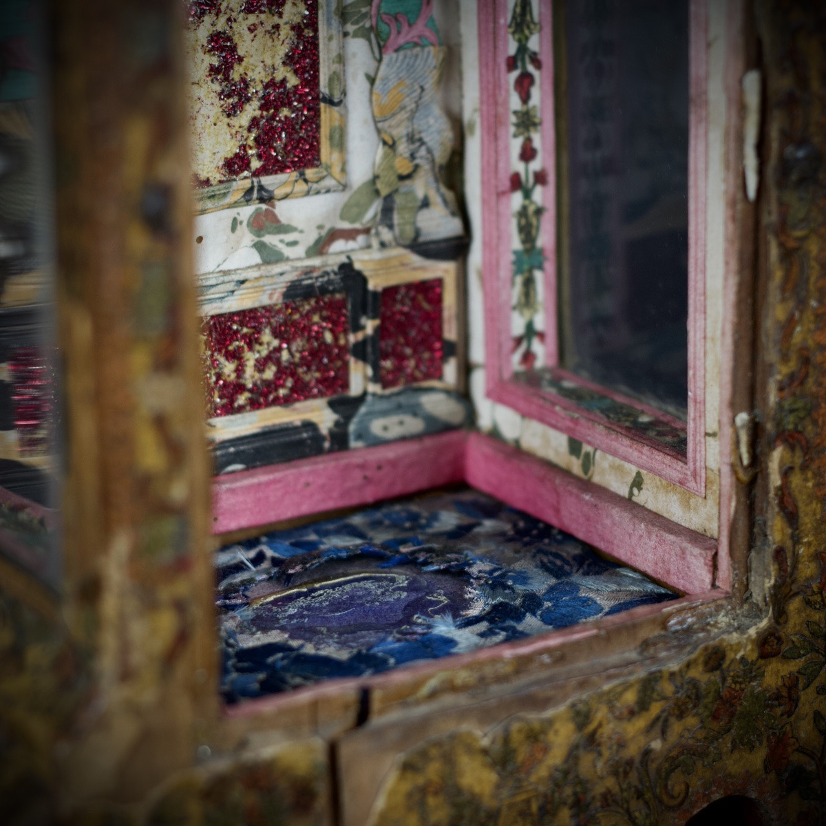 Small Display Case, Arte Povera And Miniature Altar Decoration In Faux Marble, Venice, 18th Century-photo-1
