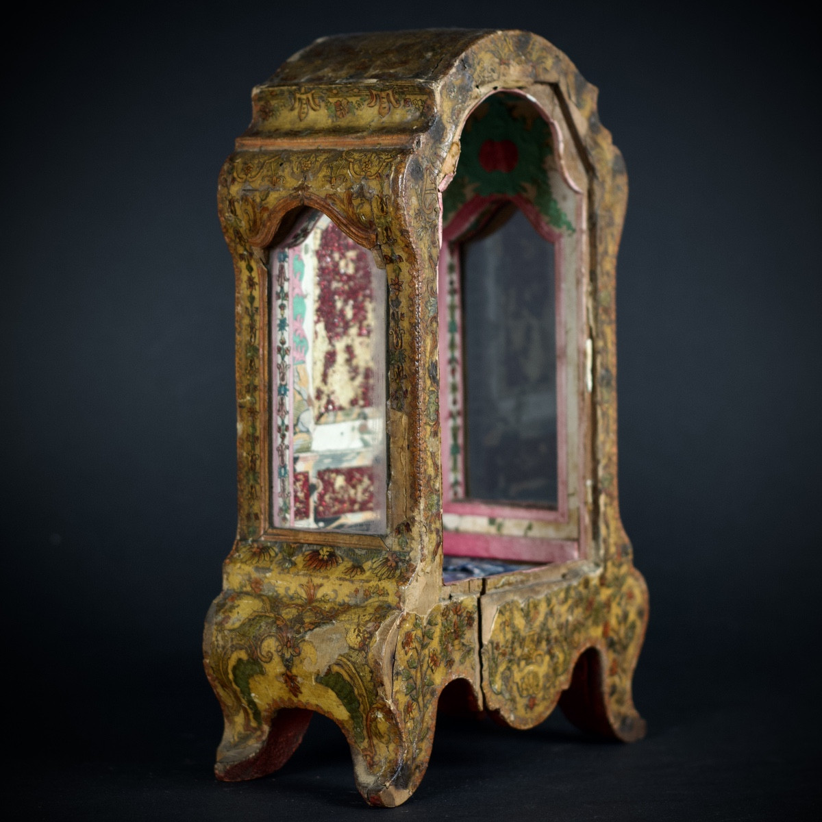 Small Display Case, Arte Povera And Miniature Altar Decoration In Faux Marble, Venice, 18th Century