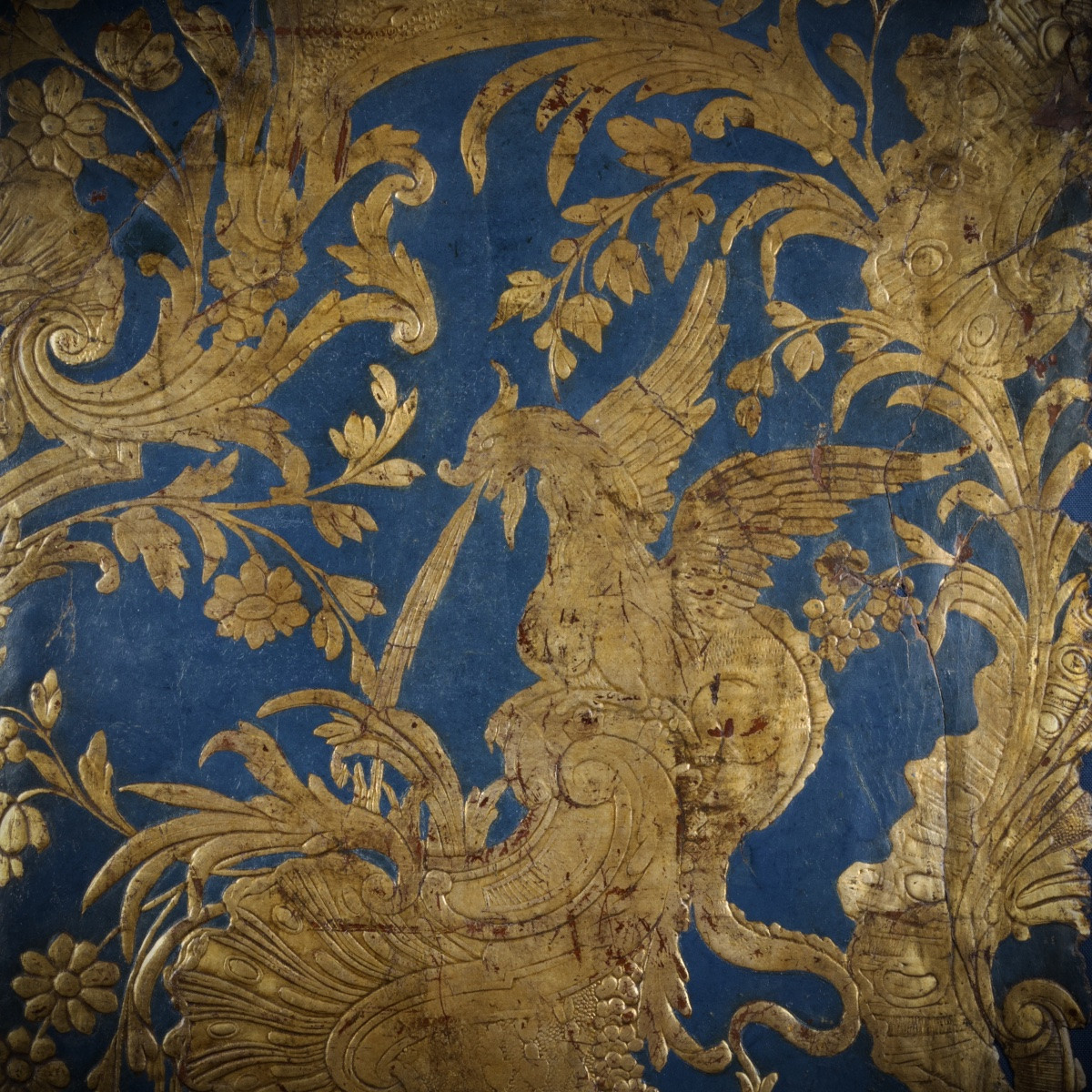 Cuir doré et gaufré au dragon, décor rocaille, Pays-Bas du Nord, 3e quart du XVIIIe siècle-photo-1
