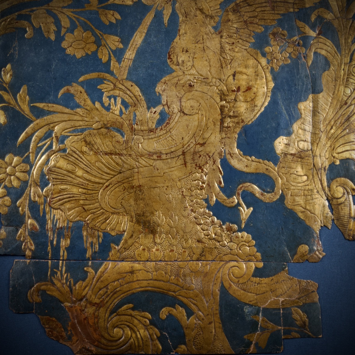 Cuir doré et gaufré au dragon, décor rocaille, Pays-Bas du Nord, 3e quart du XVIIIe siècle-photo-2