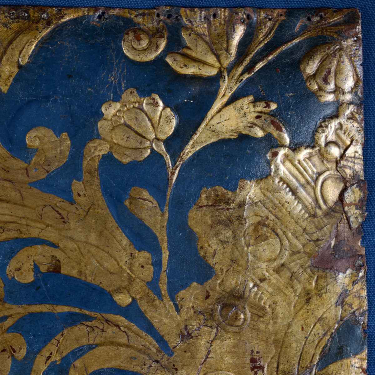 Cuir doré et gaufré au dragon, décor rocaille, Pays-Bas du Nord, 3e quart du XVIIIe siècle-photo-7