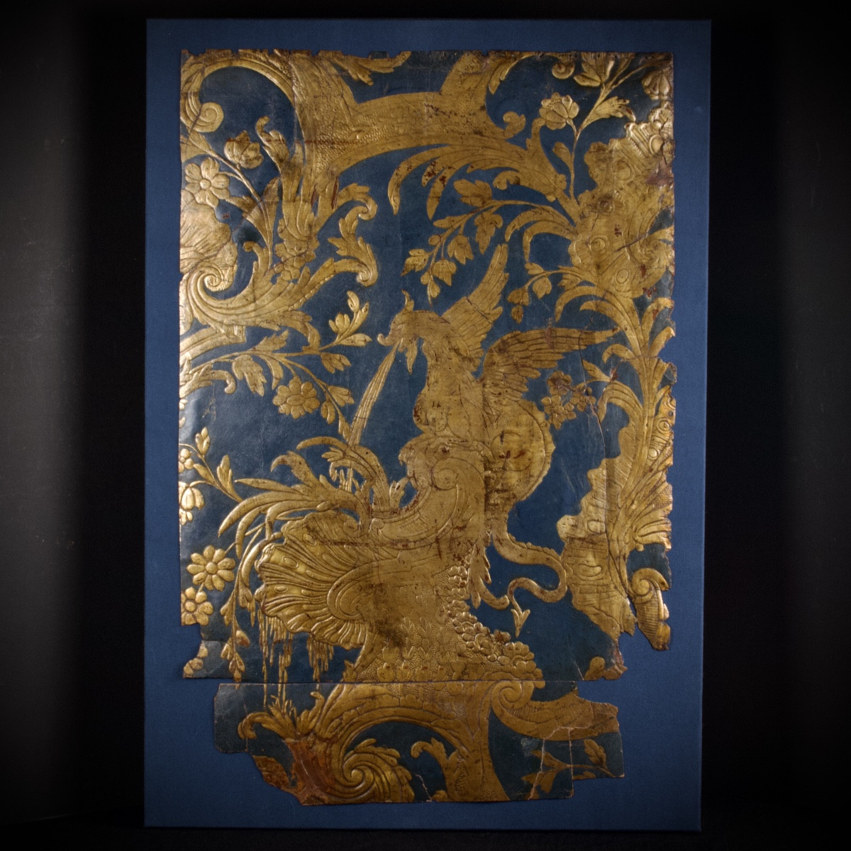Cuir doré et gaufré au dragon, décor rocaille, Pays-Bas du Nord, 3e quart du XVIIIe siècle