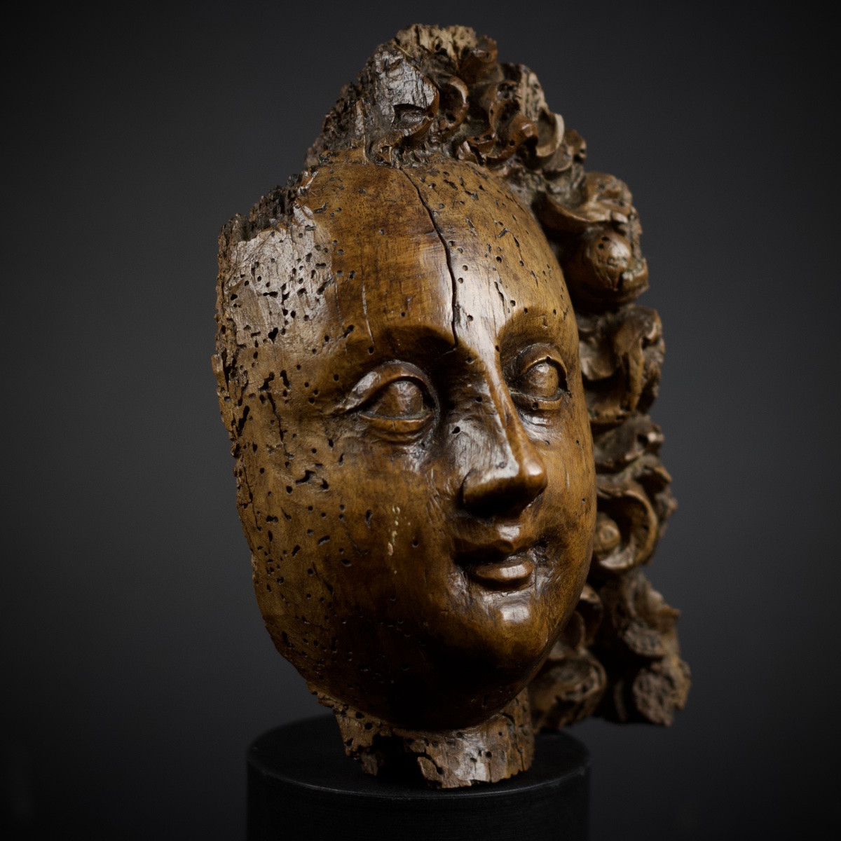 Fragment de tête d'ange baroque en bois sculpté, XVIIe siècle-photo-2