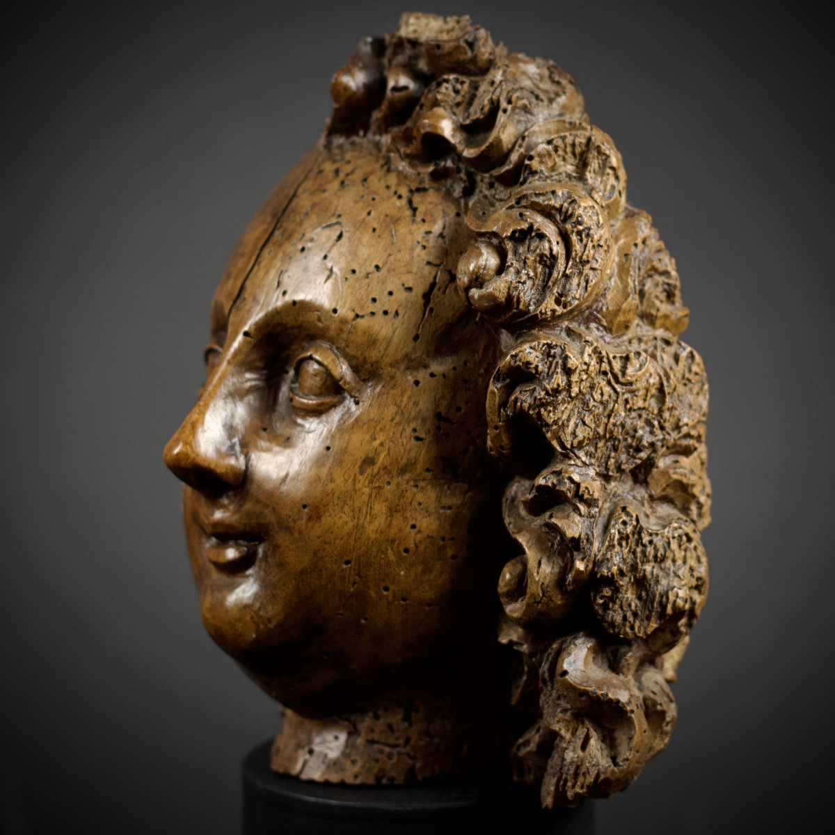 Fragment de tête d'ange baroque en bois sculpté, XVIIe siècle-photo-2