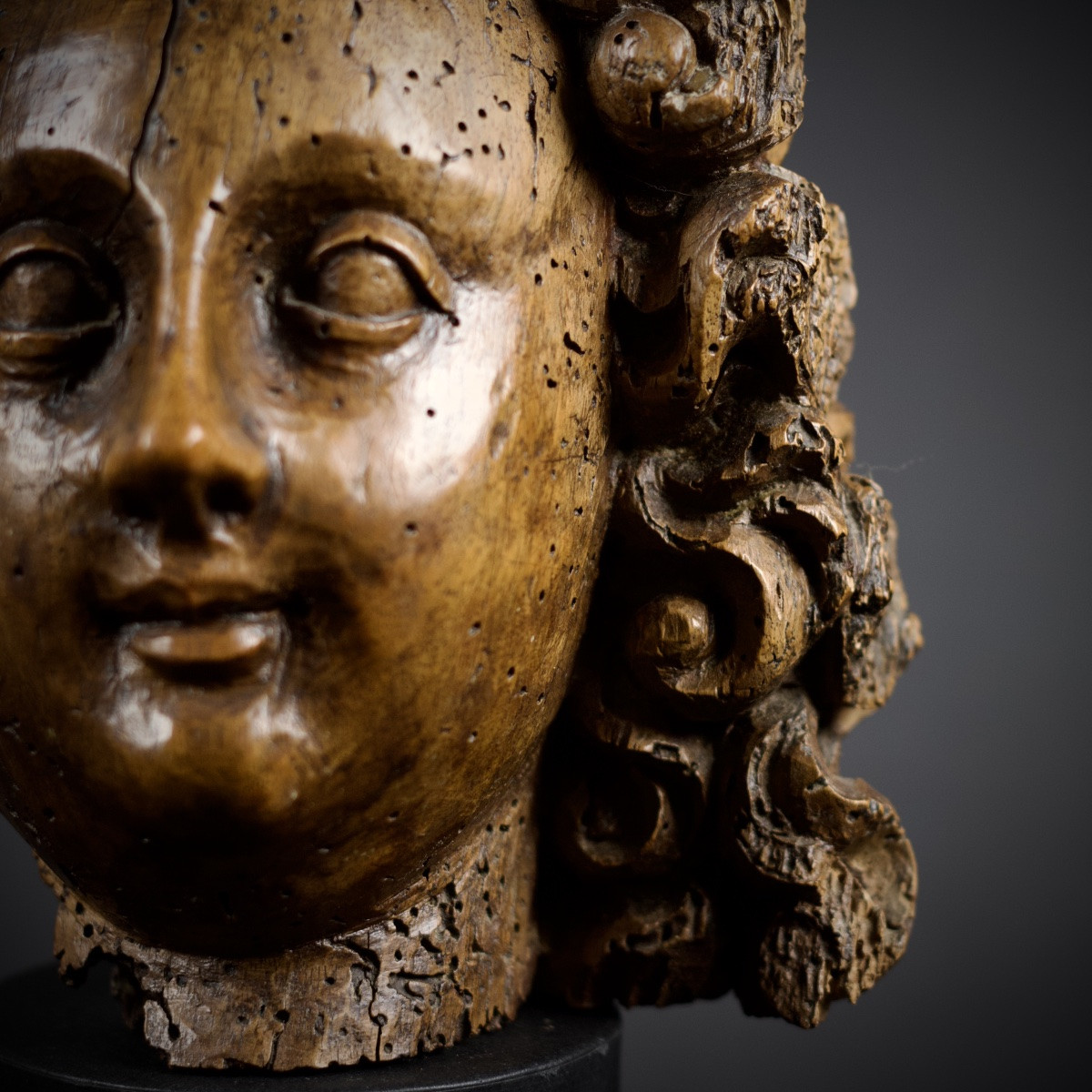 Fragment de tête d'ange baroque en bois sculpté, XVIIe siècle-photo-4