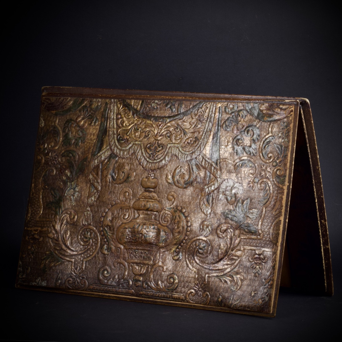 Sous-main en cuir gaufré polychrome dit "de Cordoue", Pays-Bas méridionaux, début XVIIIe-photo-4