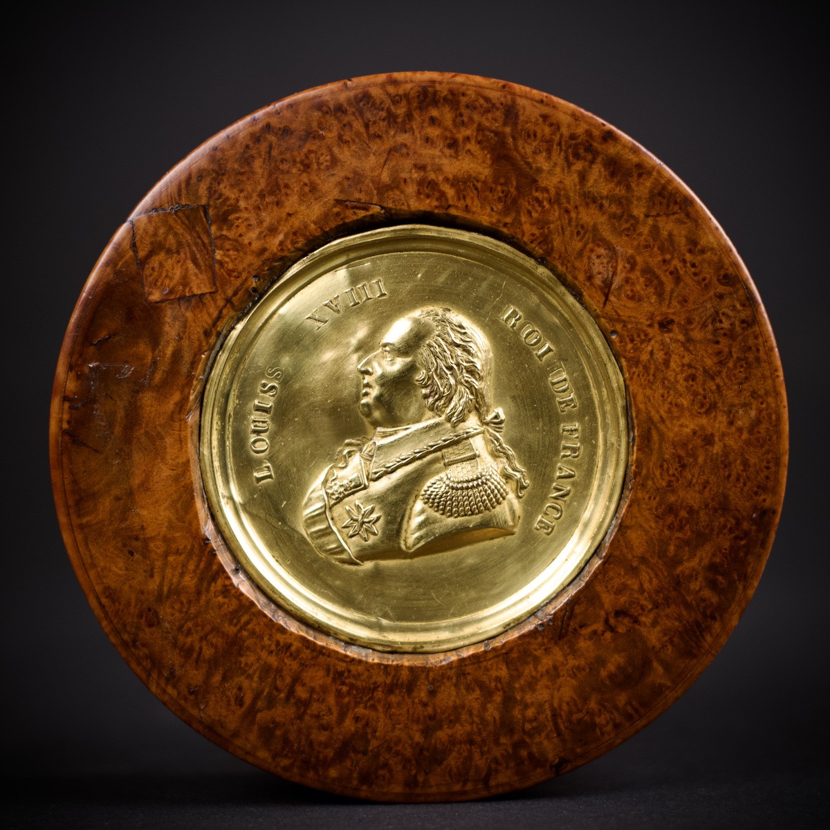 Circular Box In Burr Wood And Gilded Brass With Medal-style Portrait Of Louis XVIII, Early 19th Century-photo-2