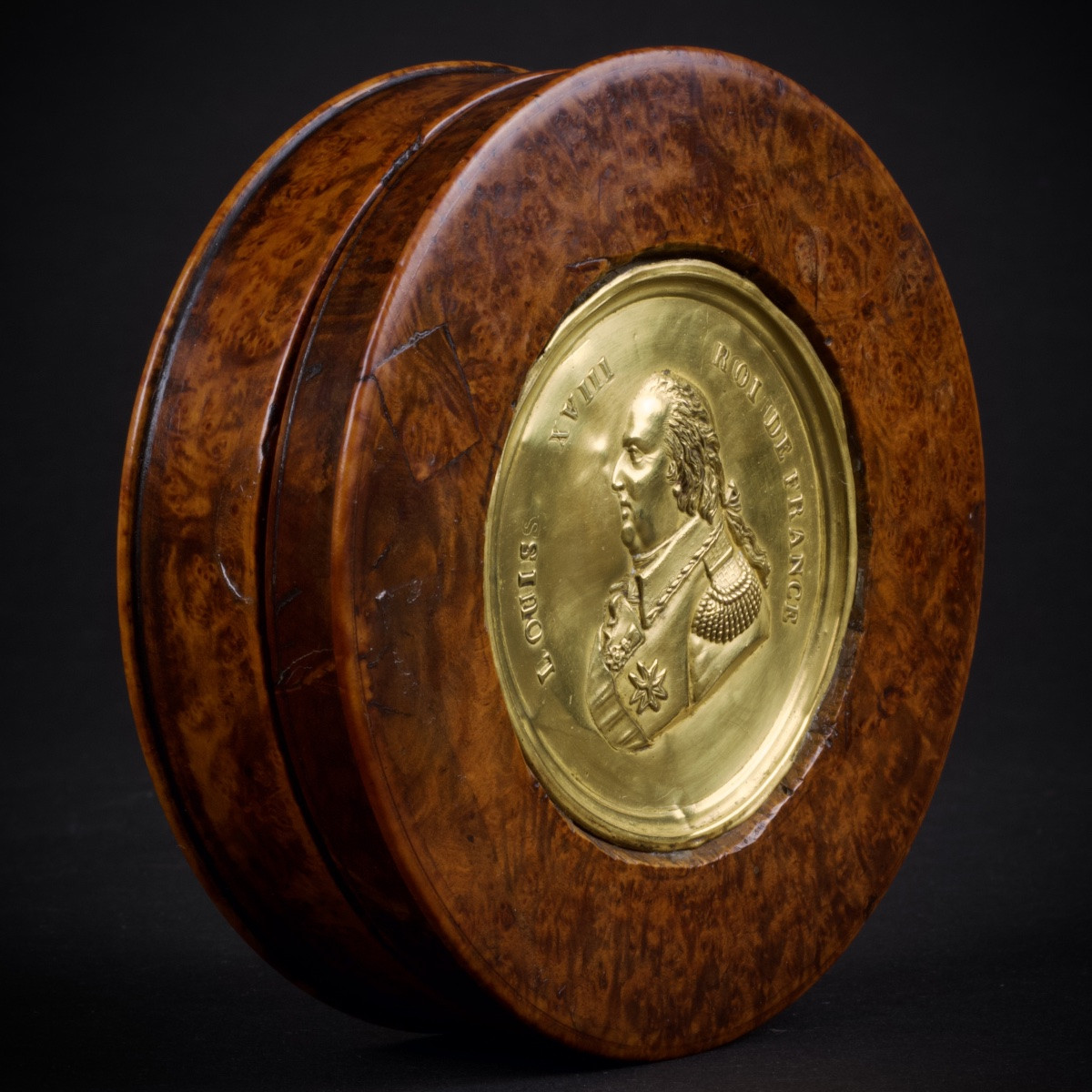 Circular Box In Burr Wood And Gilded Brass With Medal-style Portrait Of Louis XVIII, Early 19th Century-photo-4