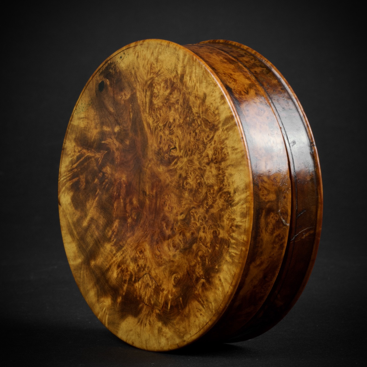 Circular Box In Burr Wood And Gilded Brass With Medal-style Portrait Of Louis XVIII, Early 19th Century-photo-1