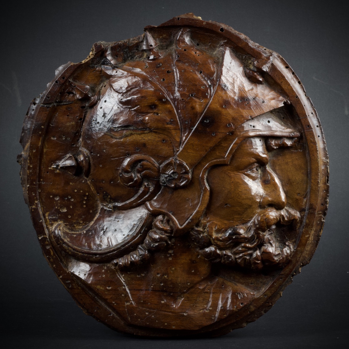 Médaillon en bois sculpté au profil d'homme casqué, dieu Mars (?), DLG Renaissance, XIXe siècle