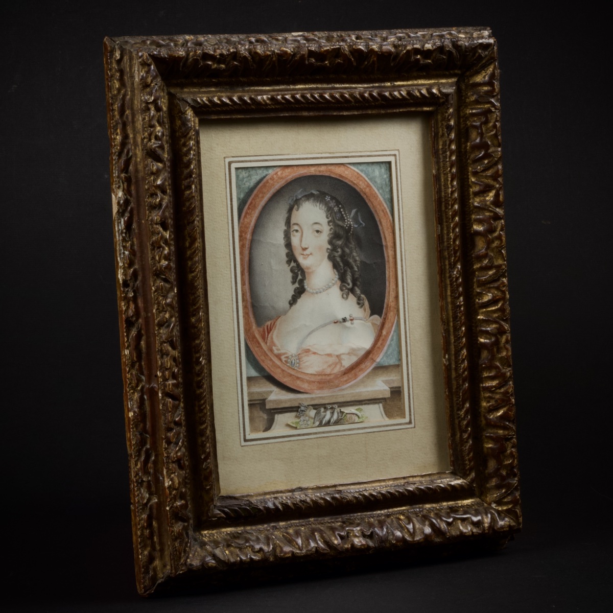 Portrait de Ninon de Lenclos, aquarelle XVIIIe et colombes de papier,  cadre époque Louis XIII -photo-2