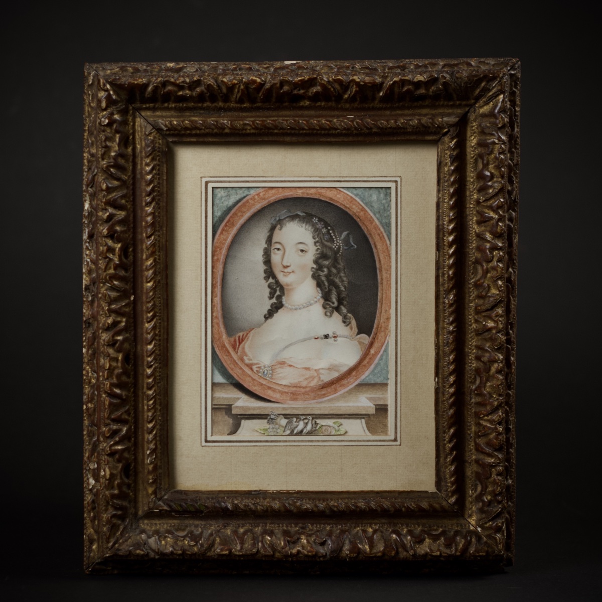 Portrait de Ninon de Lenclos, aquarelle XVIIIe et colombes de papier,  cadre époque Louis XIII -photo-3
