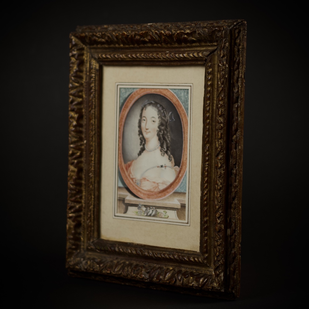 Portrait de Ninon de Lenclos, aquarelle XVIIIe et colombes de papier,  cadre époque Louis XIII -photo-4