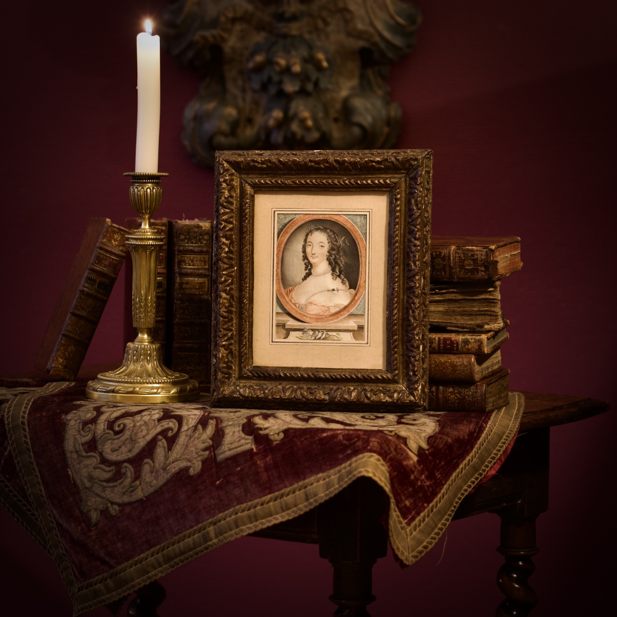 Portrait de Ninon de Lenclos, aquarelle XVIIIe et colombes de papier,  cadre époque Louis XIII -photo-8