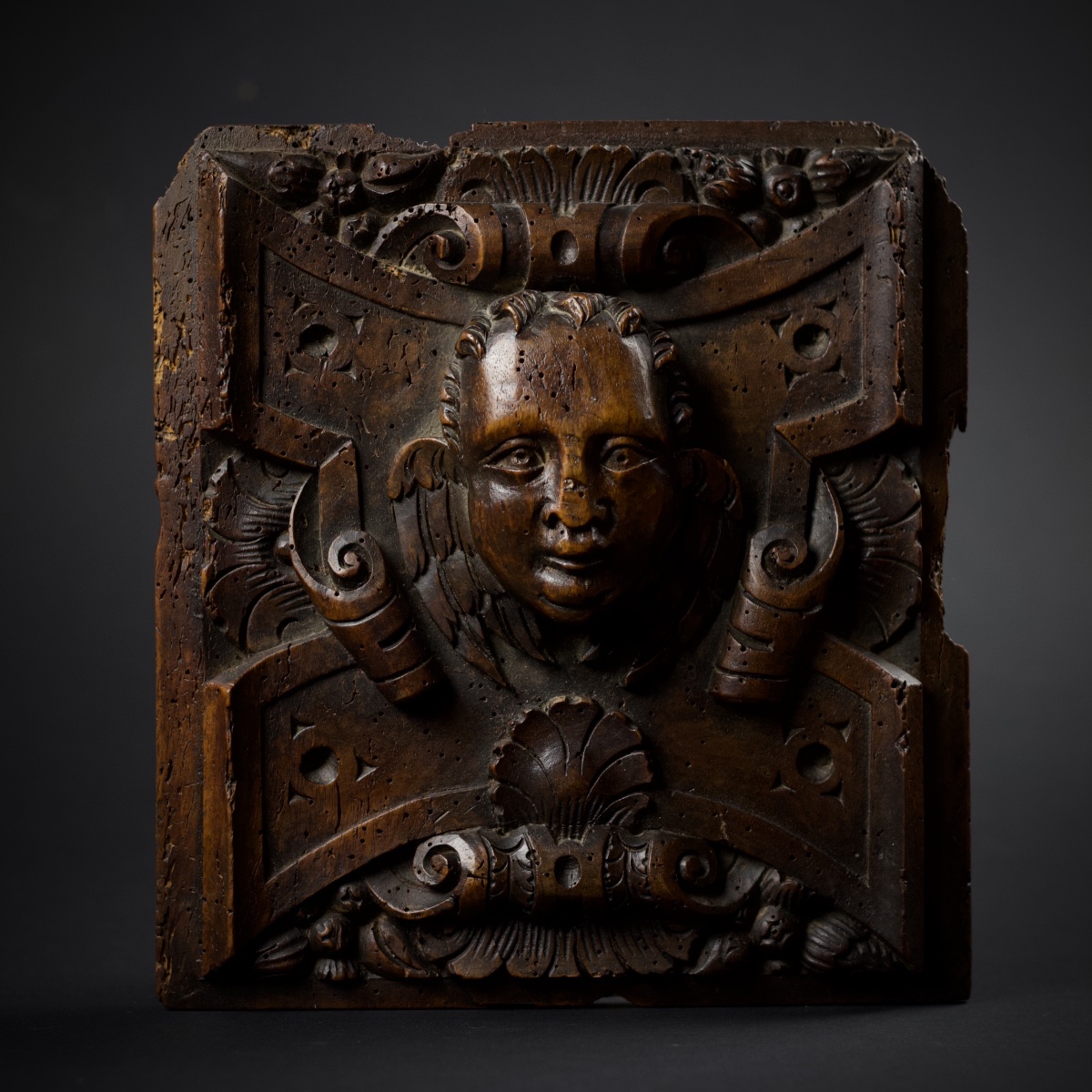 Carved Wooden Panel Depicting A Cherub's Head, Renaissance (fontainebleau), Late 16th–early 17th Century
