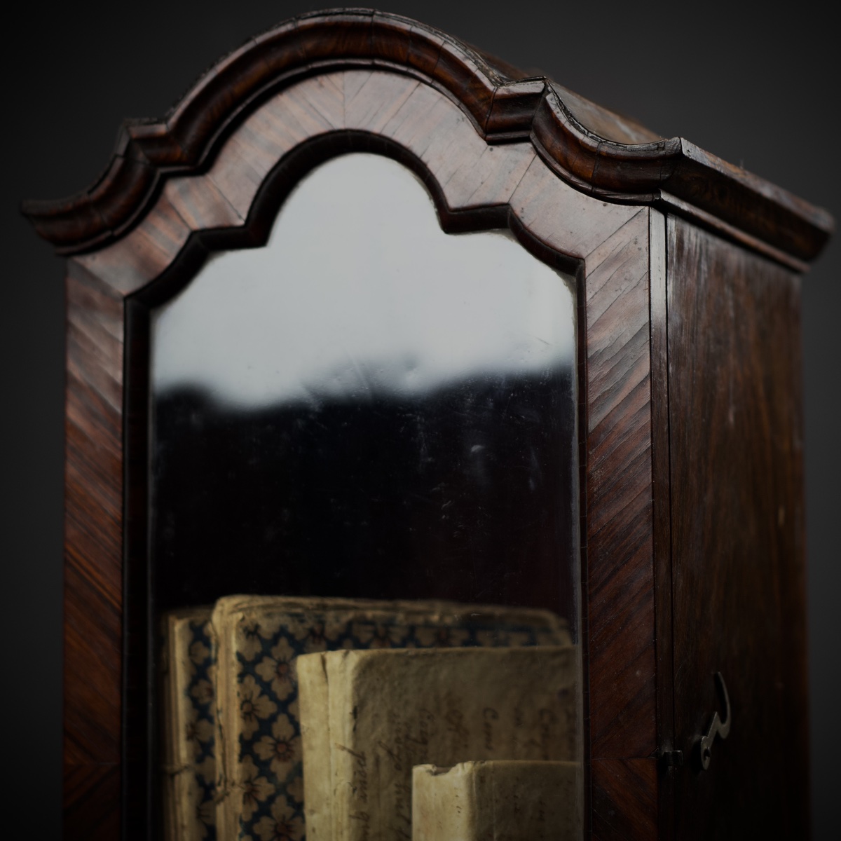 Small Wall-mounted Or Freestanding Display Cabinet With A Gendarme's Cap Design, Exotic Wood Veneer, Mid-18th Century-photo-6