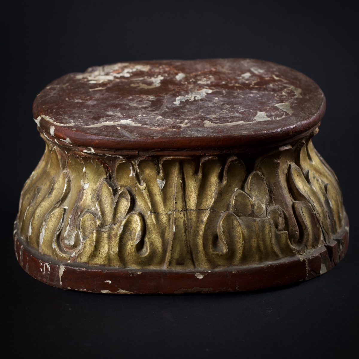 Socle en bois sculpté doré et polychrome à décor de feuilles d'acanthe, XVIIIe, c. 1760-70-photo-3