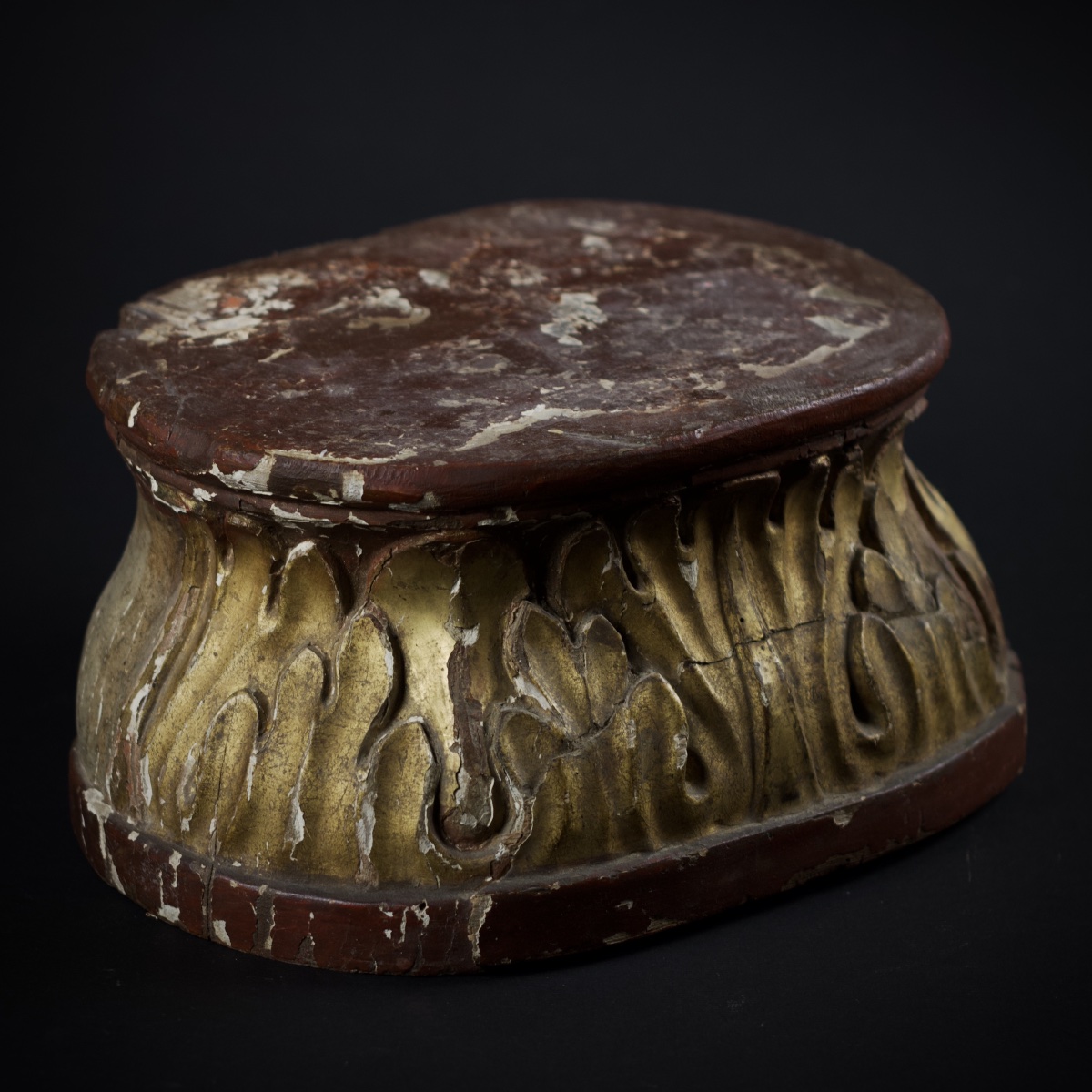 Socle en bois sculpté doré et polychrome à décor de feuilles d'acanthe, XVIIIe, c. 1760-70-photo-4