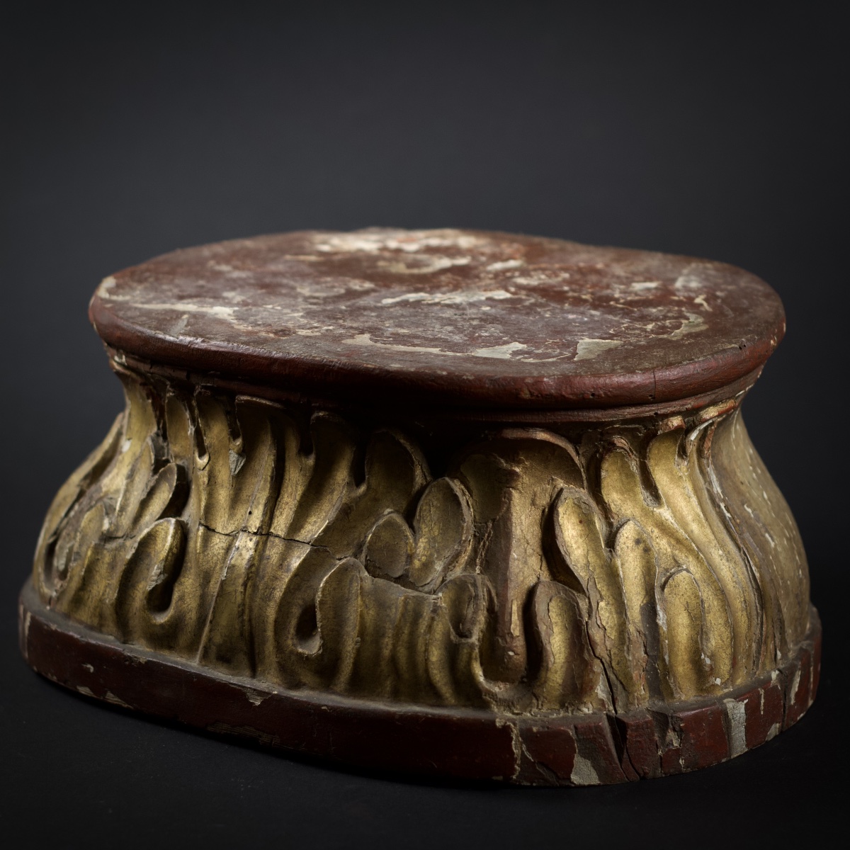 Socle en bois sculpté doré et polychrome à décor de feuilles d'acanthe, XVIIIe, c. 1760-70-photo-6
