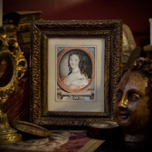 Portrait Of Ninon De Lenclos, 18th-century Watercolor With Paper Doves, Louis XIII-era Frame