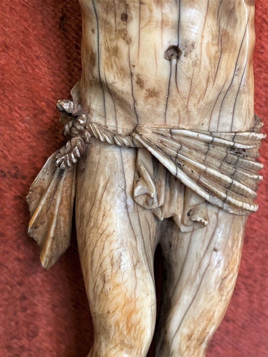 Christ en ivoire sculpté XVII/XVIIIèmes  siècle -photo-2