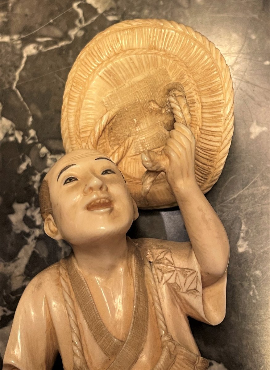 Okimono, très fine sculpture en ivoire : le pêcheur heureux. Japon XIXème-photo-6