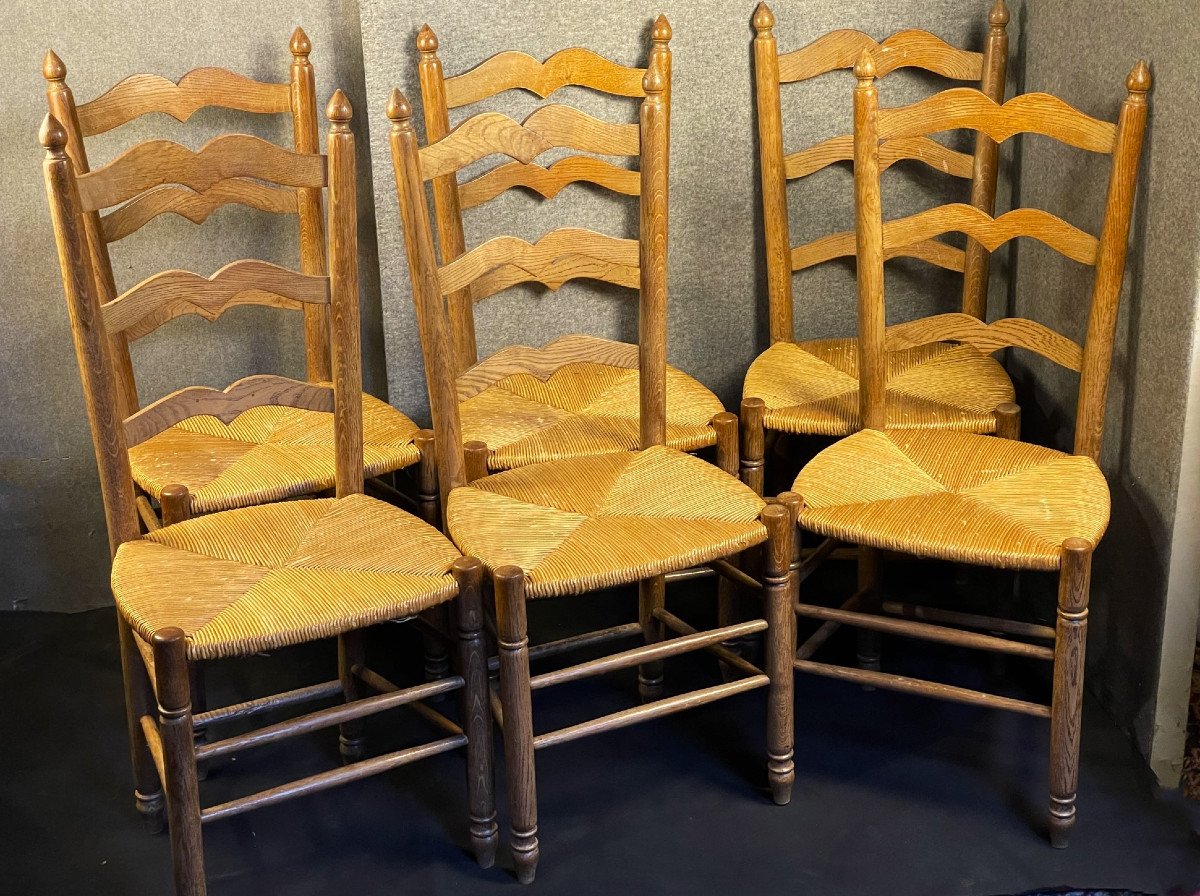 Six chaises paillées en chêne milieu XXème