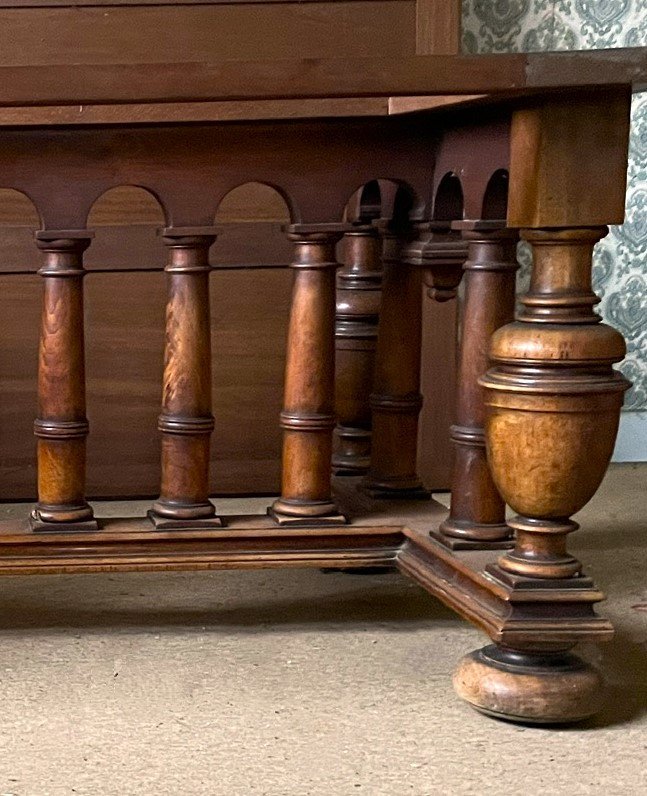 Imposante table de salle à manger ou conférence, style Renaissance XIXème noyer massif, maison Meynard-Frager