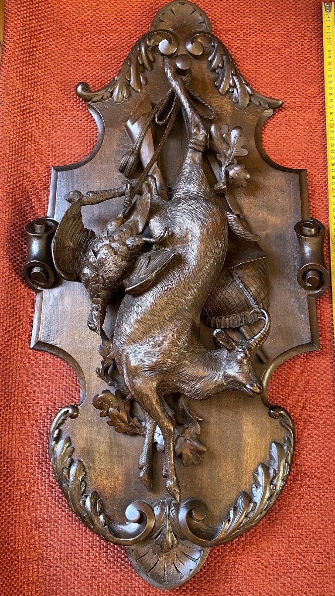Grande paire de trophées de chasse en bois sculpté Forêt Noire XIXème.-photo-3