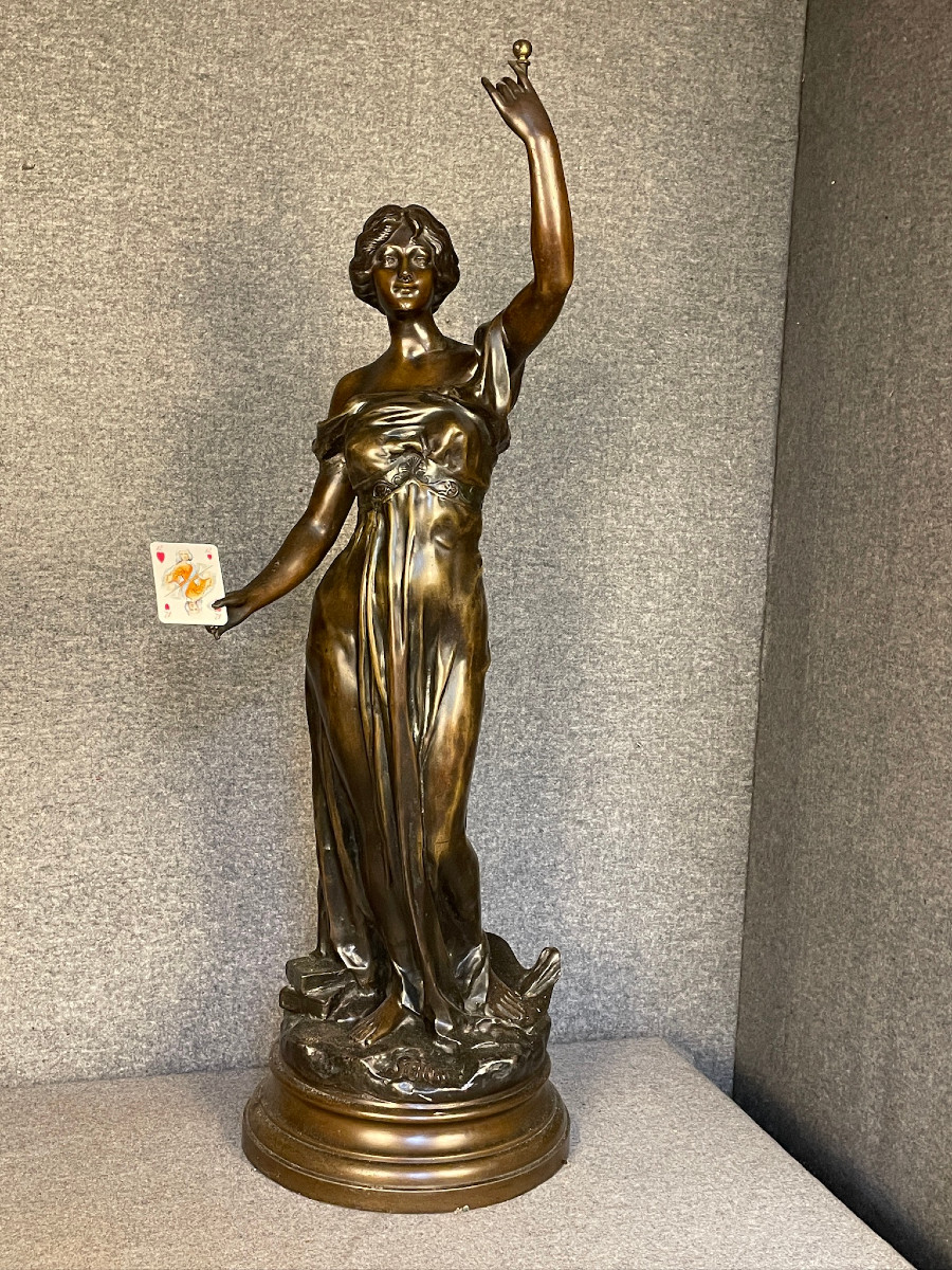 Sculpture de jeune femme intitulée « Science » par Constant-photo-3