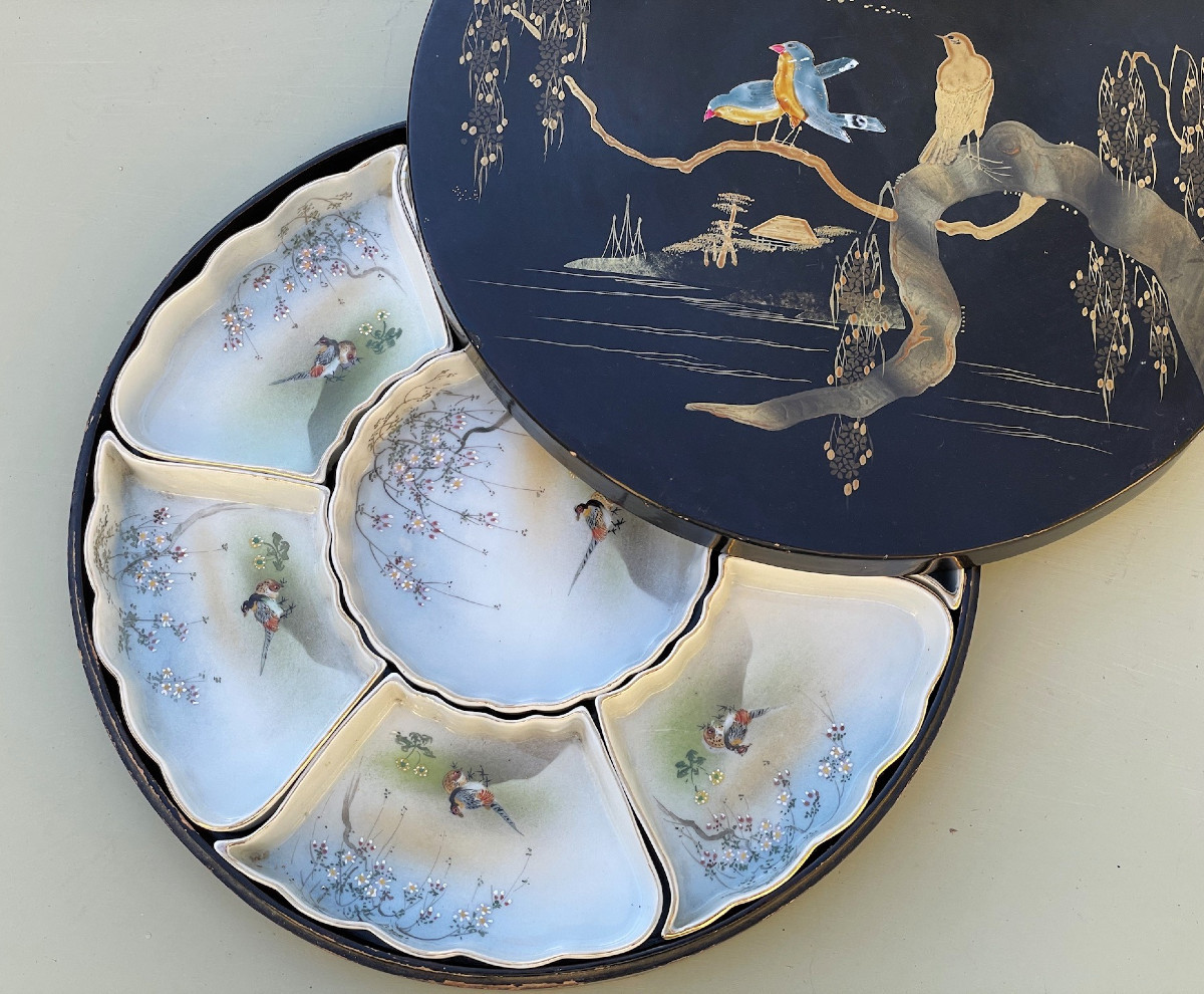 Boîte ronde à condiments, laque et porcelaine Japon