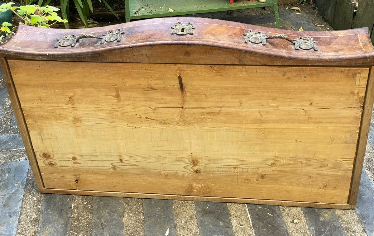 Commode de style Louis XV dite « tombeau », galbée toutes faces, marqueterie de bois fruitiers-photo-6