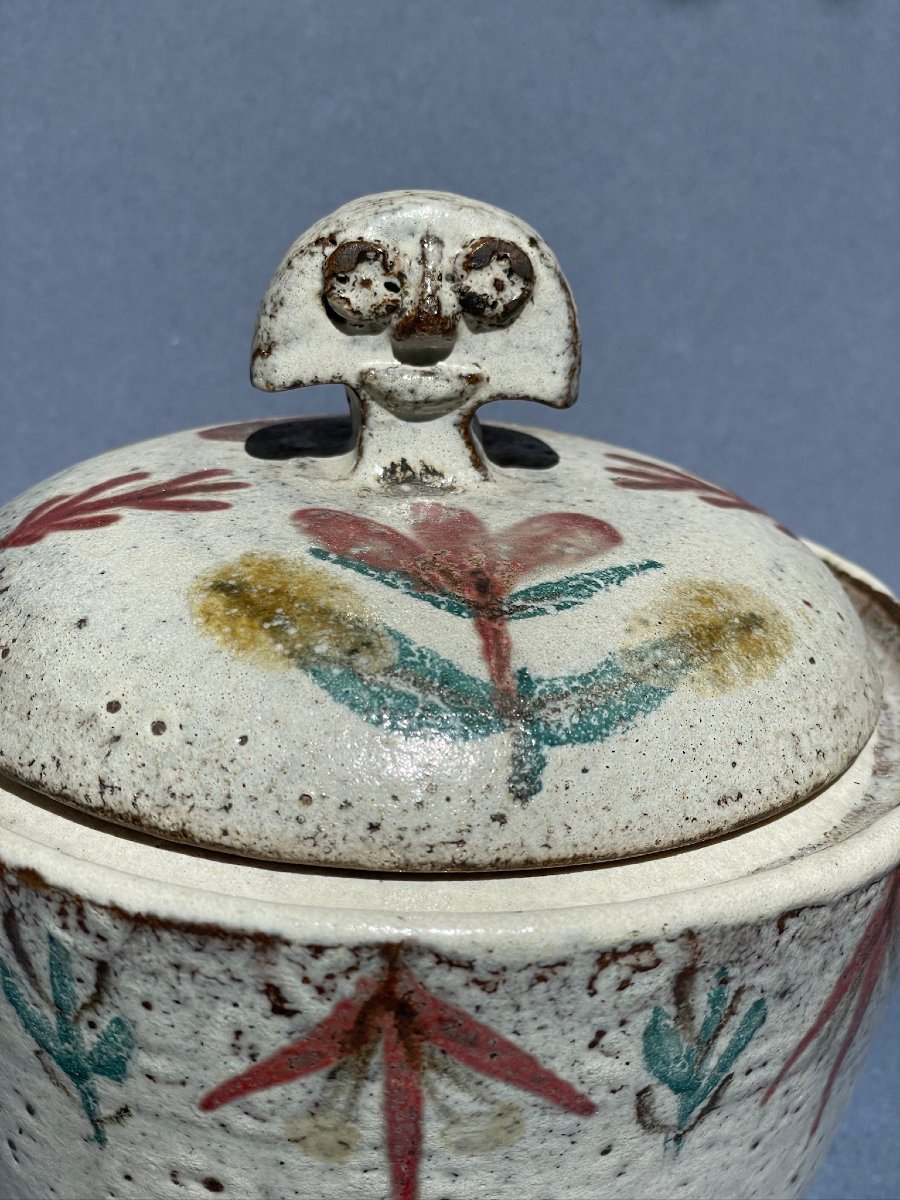 “le Murier” Workshop By Gustave And Micheline Reynaud Vallauris: Covered Pot With Anthropom Grip-photo-2