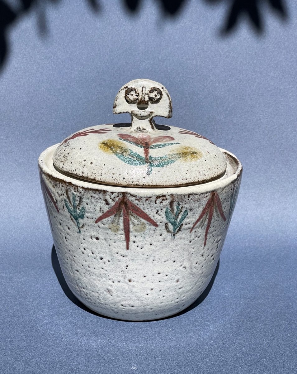“le Murier” Workshop By Gustave And Micheline Reynaud Vallauris: Covered Pot With Anthropom Grip-photo-3