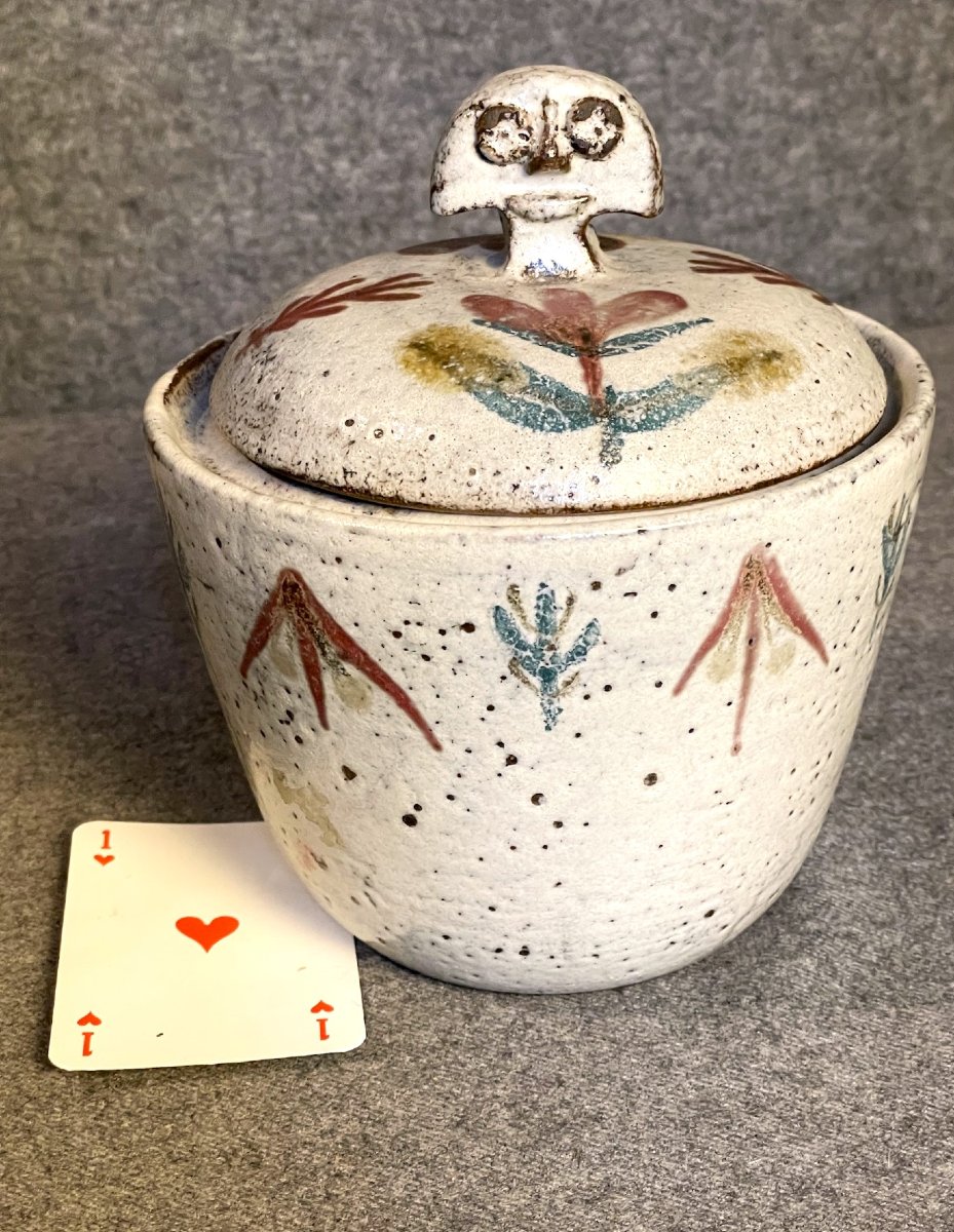“le Murier” Workshop By Gustave And Micheline Reynaud Vallauris: Covered Pot With Anthropom Grip-photo-2
