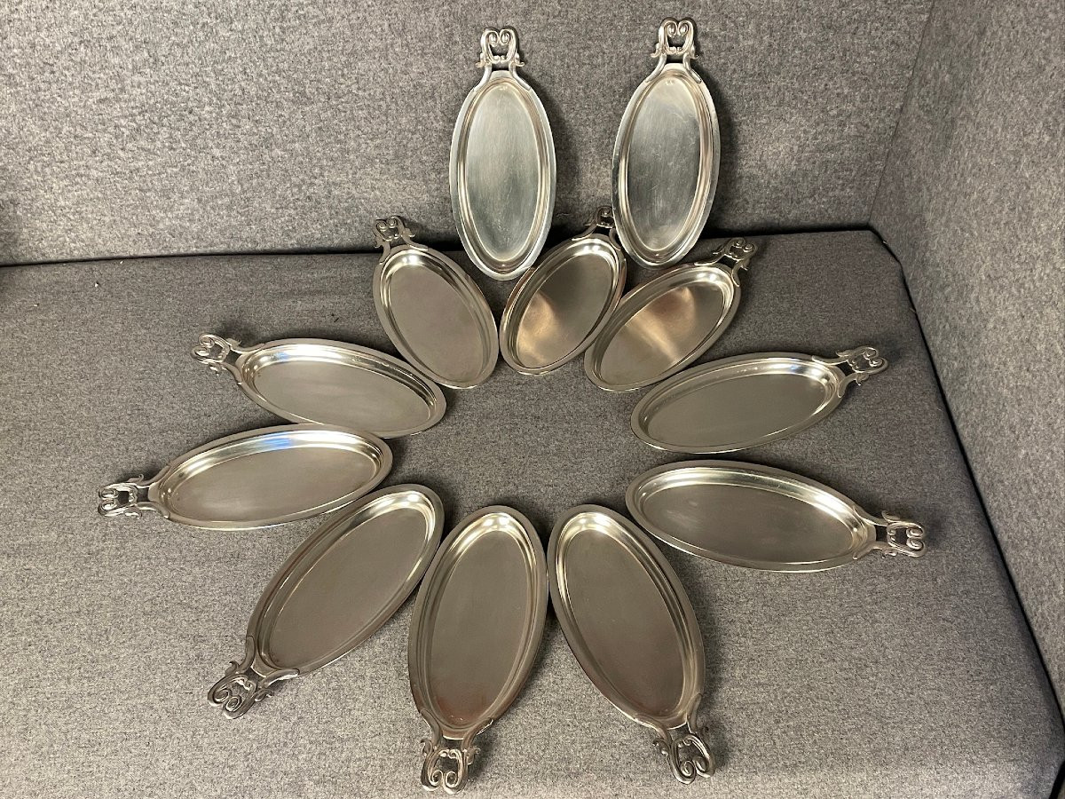 Suite de douze raviers, petits plats oblongs en métal argenté Art Déco-photo-4