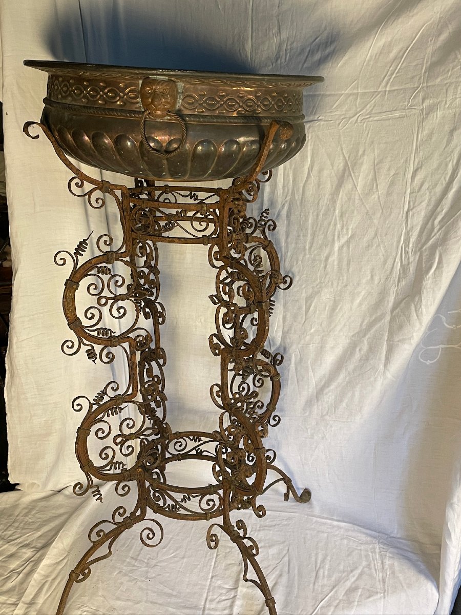 Piètement de bassin en fer forgé Italie Venise XVIIème, et vasque jardinière en cuivre-photo-1