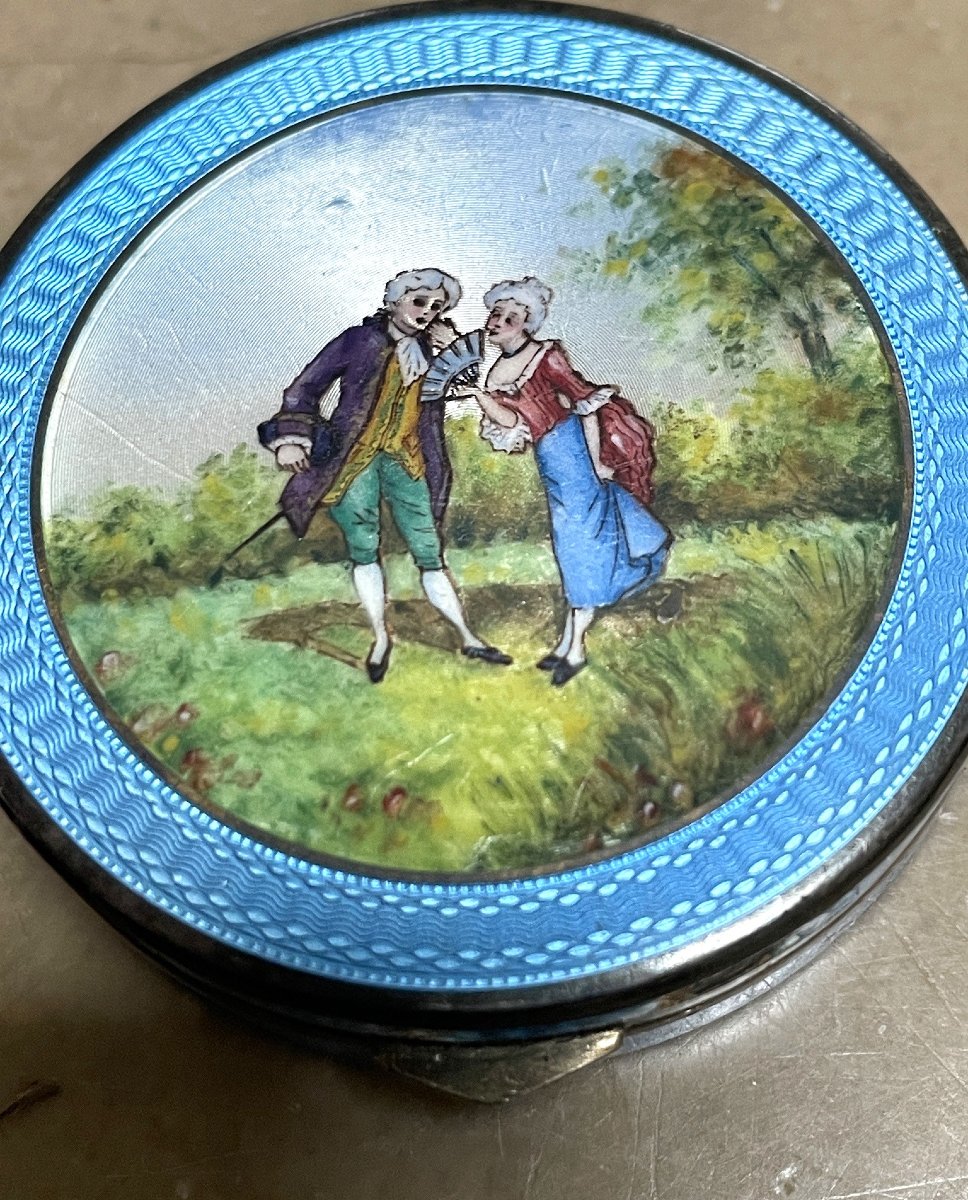 Guilloché And Enameled Silver Powder Compact, Depicting A Gallant Scene. Early 20th Century-photo-2
