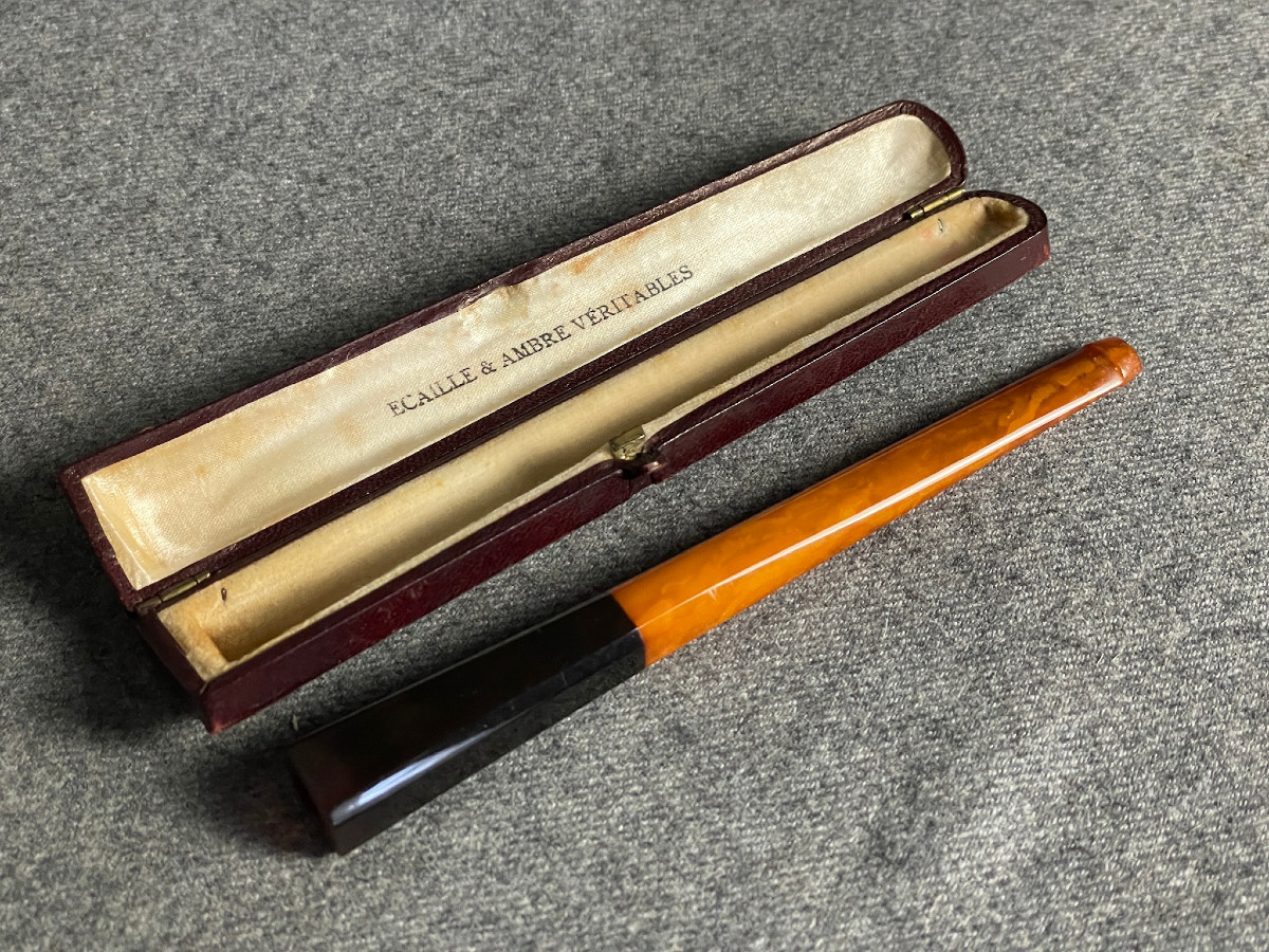 Fume cigarette Art Déco en ambre et écaille dans son étui