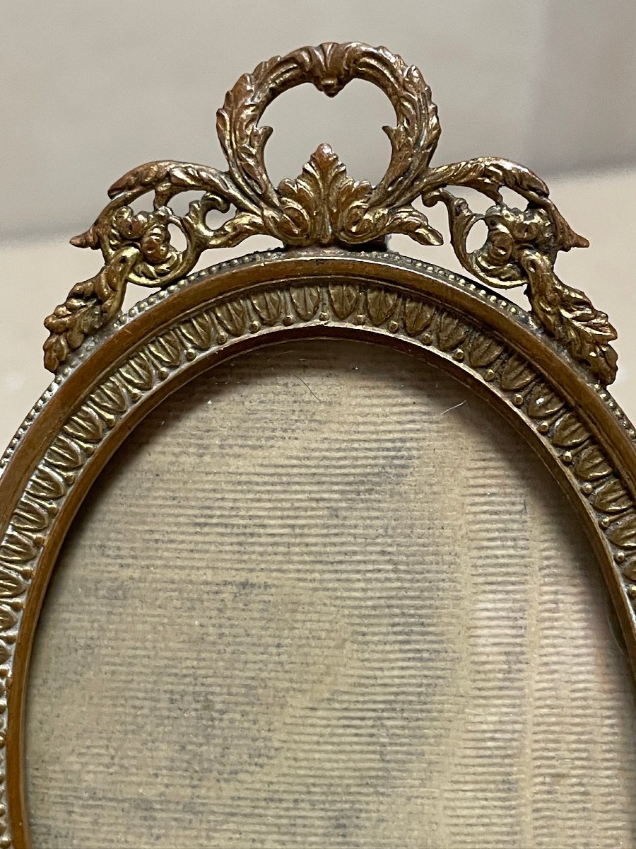 Paire de petits cadres photo ovales en bronze doré ouvragé fin XIXème siècle-photo-4